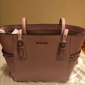 Michael Kors Voyager Tote